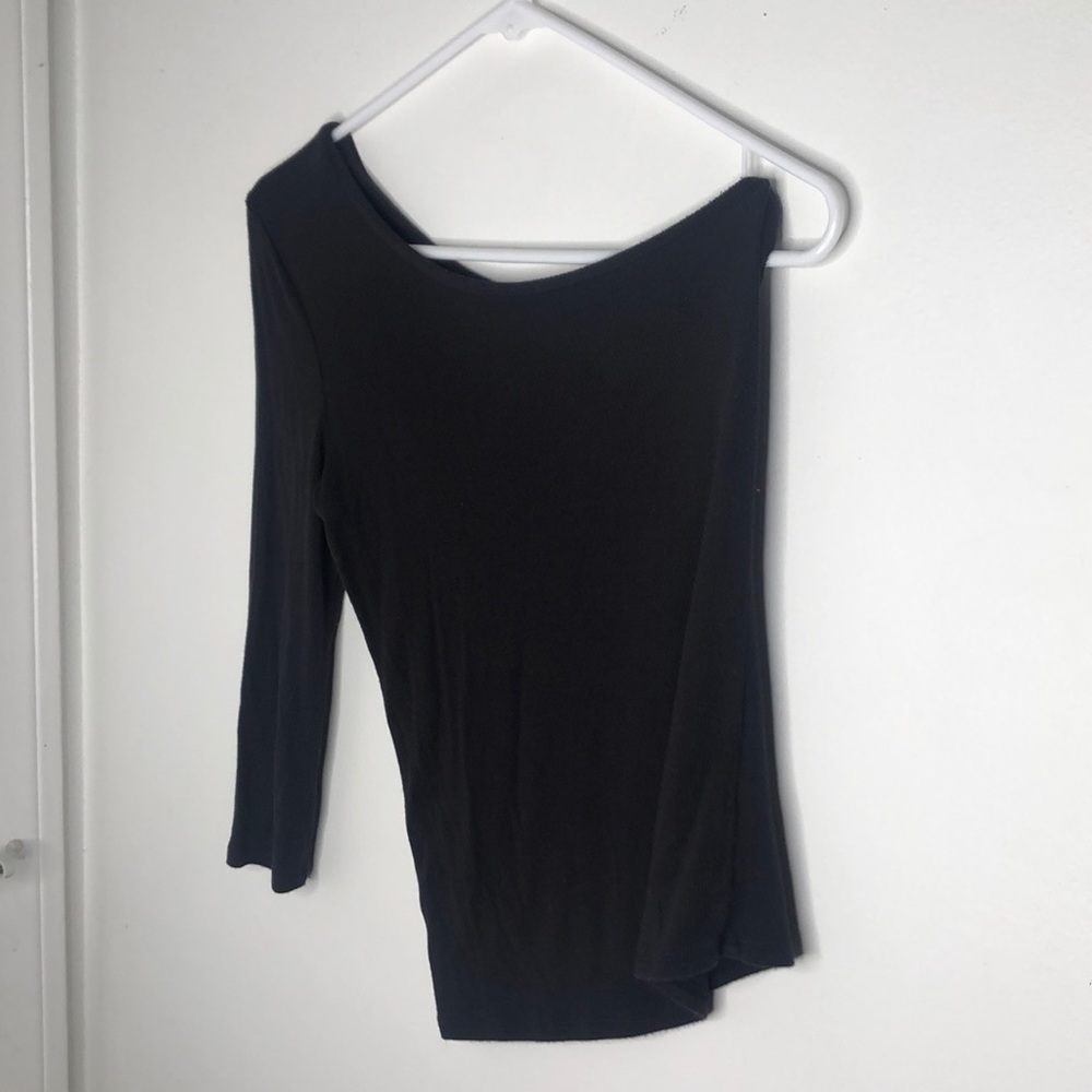 Relaxed Ribbed One Sleeve Top